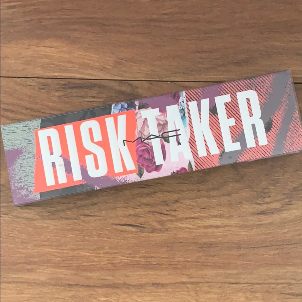 MAC Risk Taker eyeshadow & highlighter palette